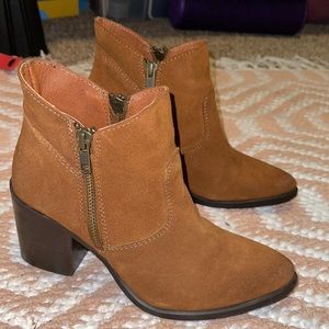 Perfect condition, no flaws, wore 2 times.